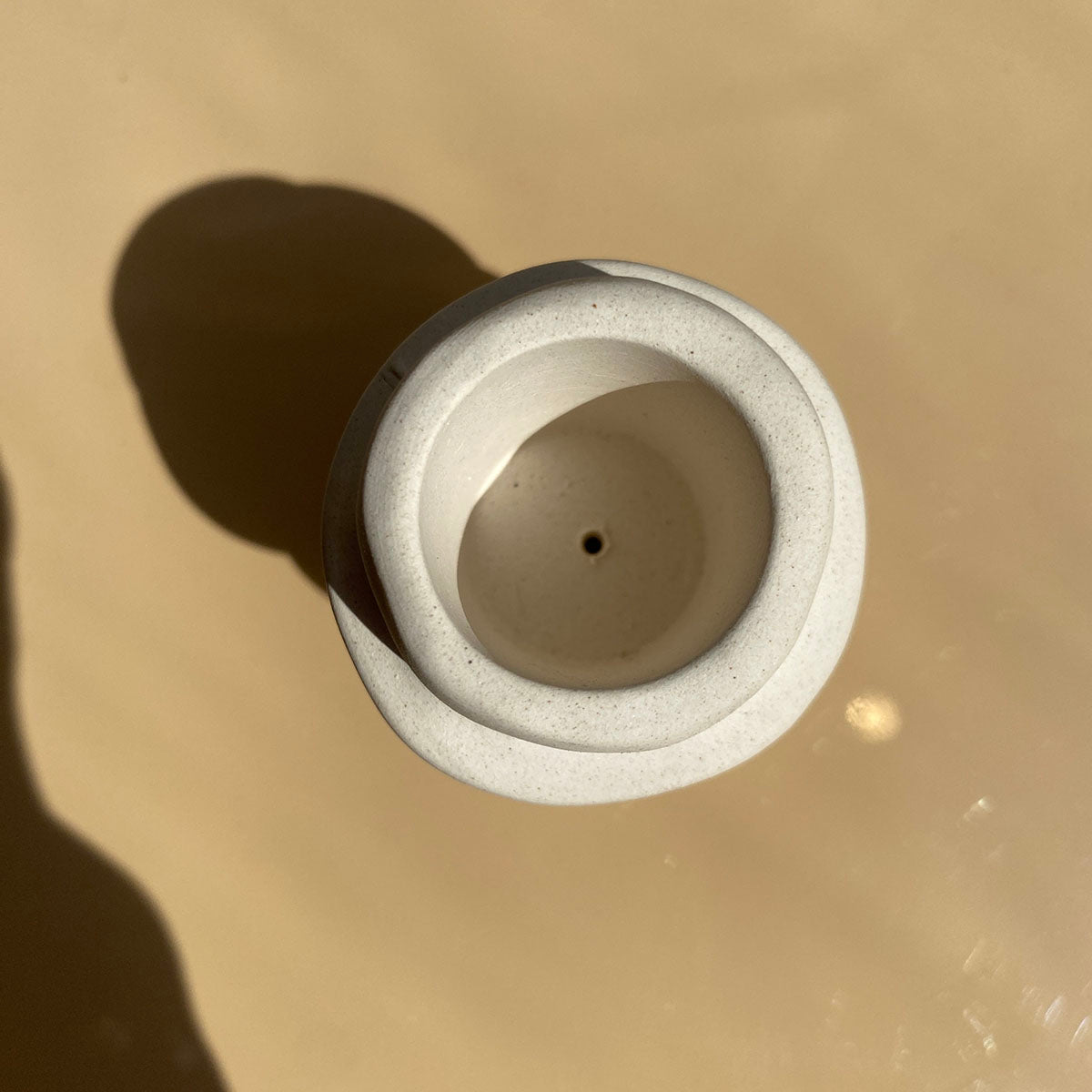 BOUGEOIR EN GRÈS BLANC