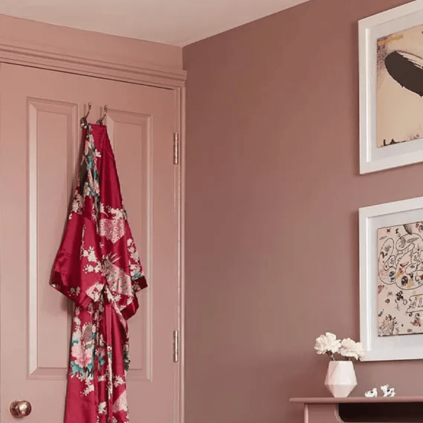 SULKING ROOM PINK N°295