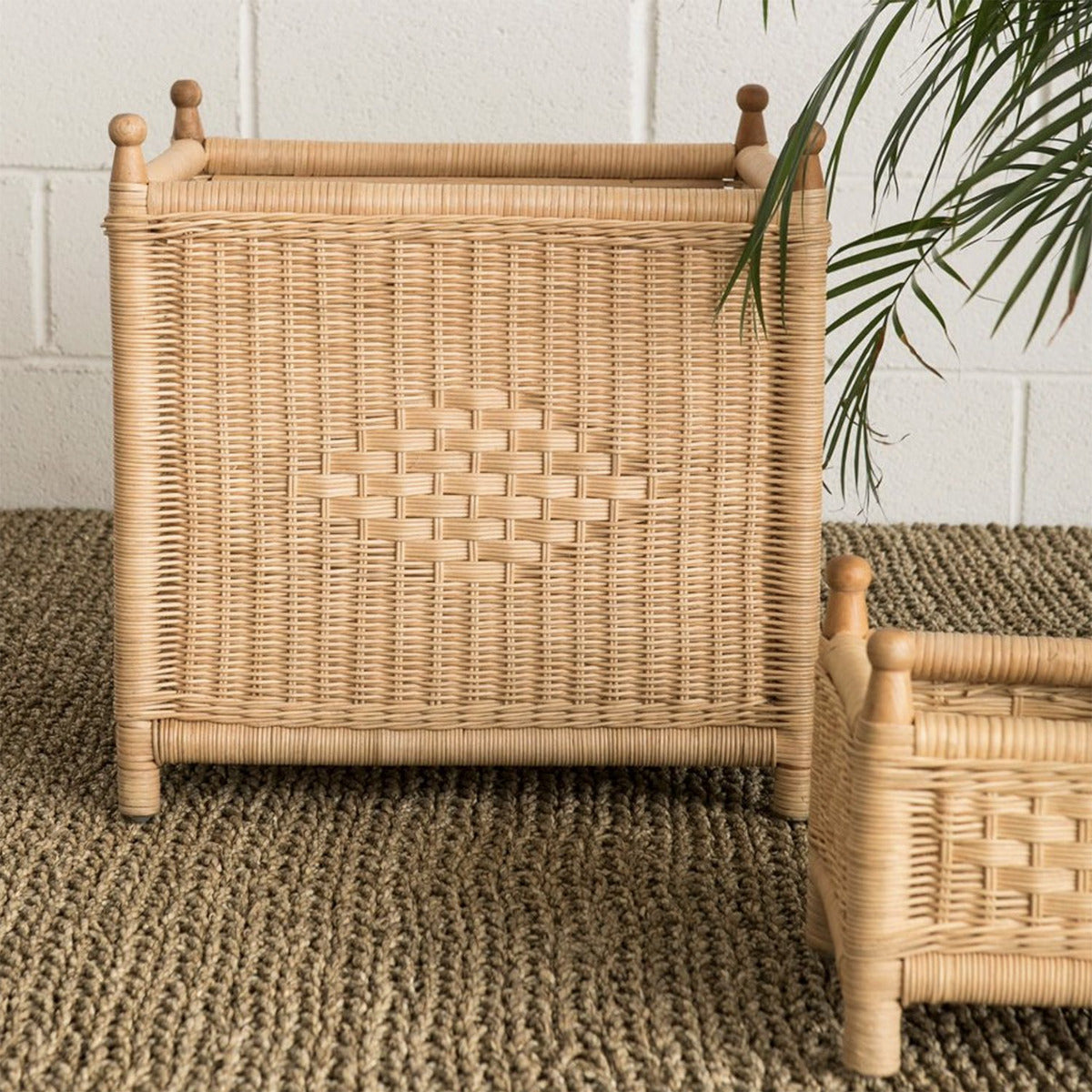 JARDINIÈRE EN ROTIN