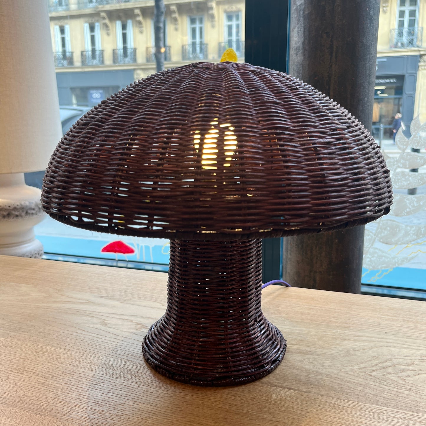 LAMPE BURGUNDY ROTIN