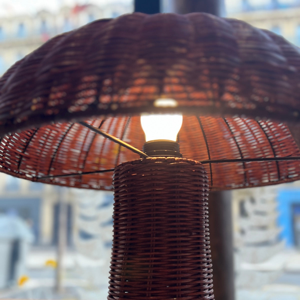 LAMPE BURGUNDY ROTIN