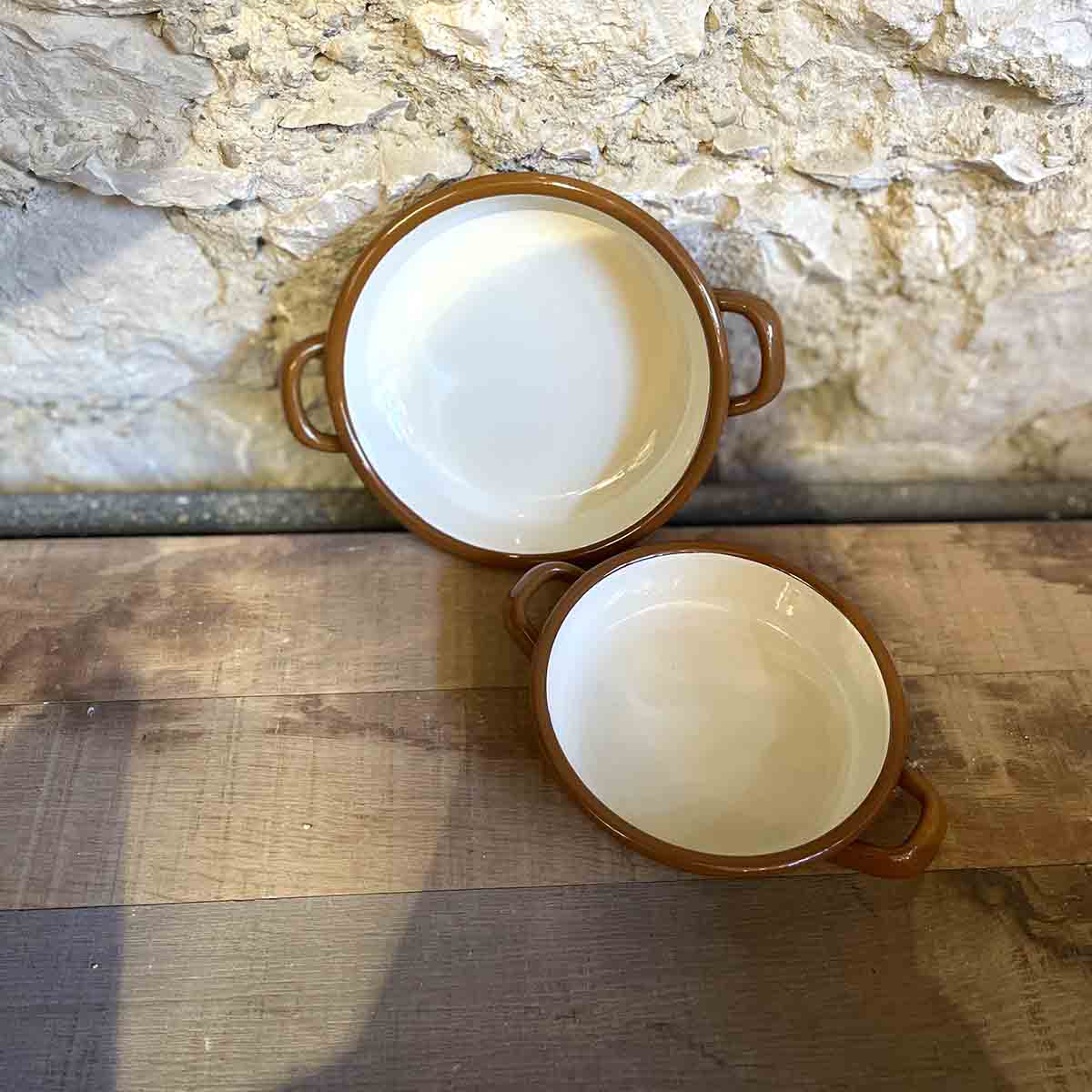 PLAT ROND AVEC ANSE