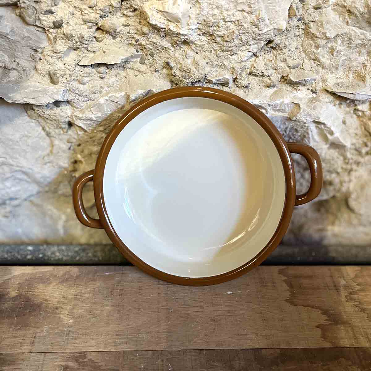 PLAT ROND AVEC ANSE