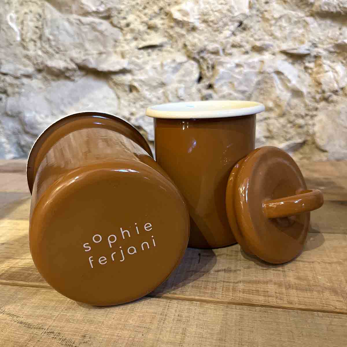 POT AVEC COUVERCLE