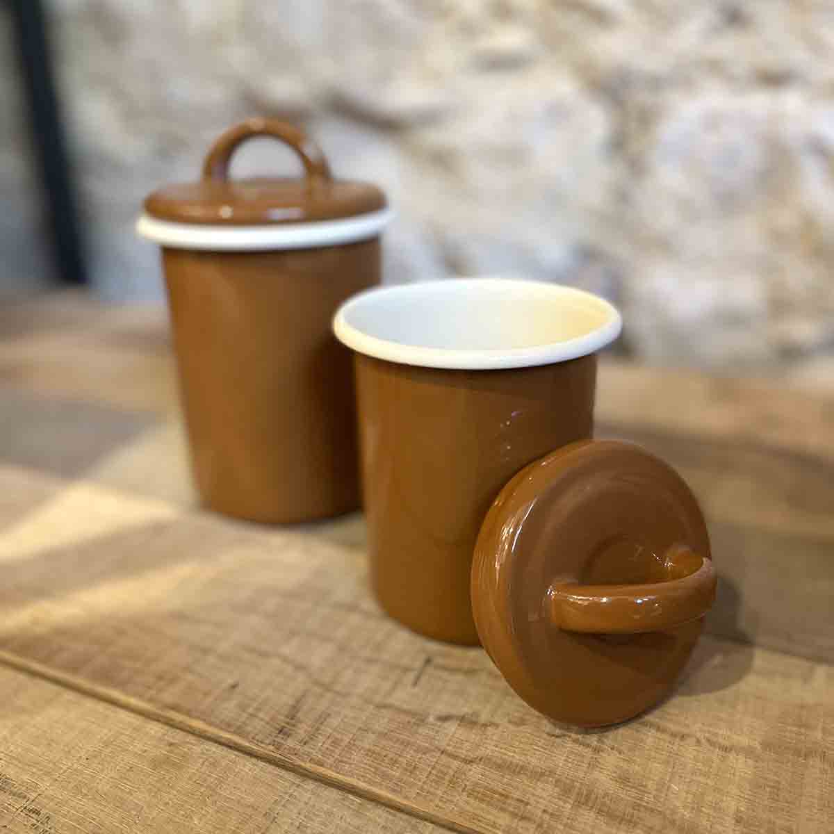 POT AVEC COUVERCLE
