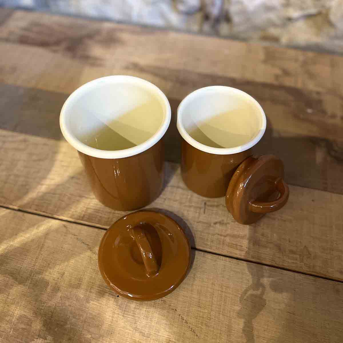POT AVEC COUVERCLE