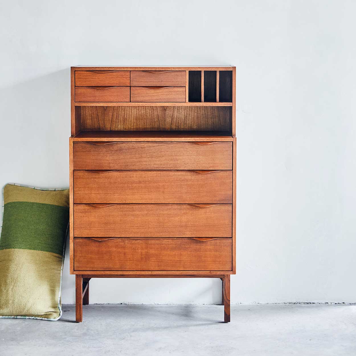 SECRÉTAIRE EN BOIS TEINTÉ