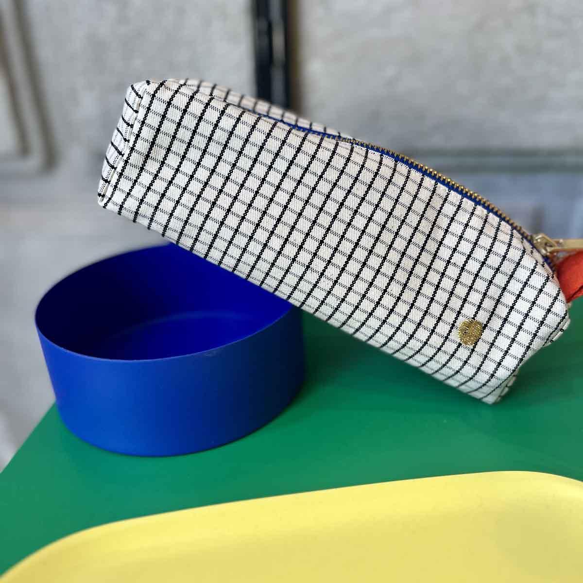 TROUSSE DE BUREAU À CARREAUX