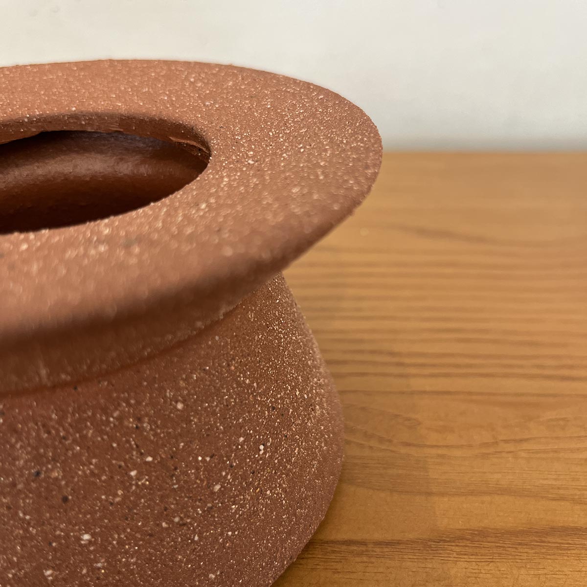 VASE BROWN BAS