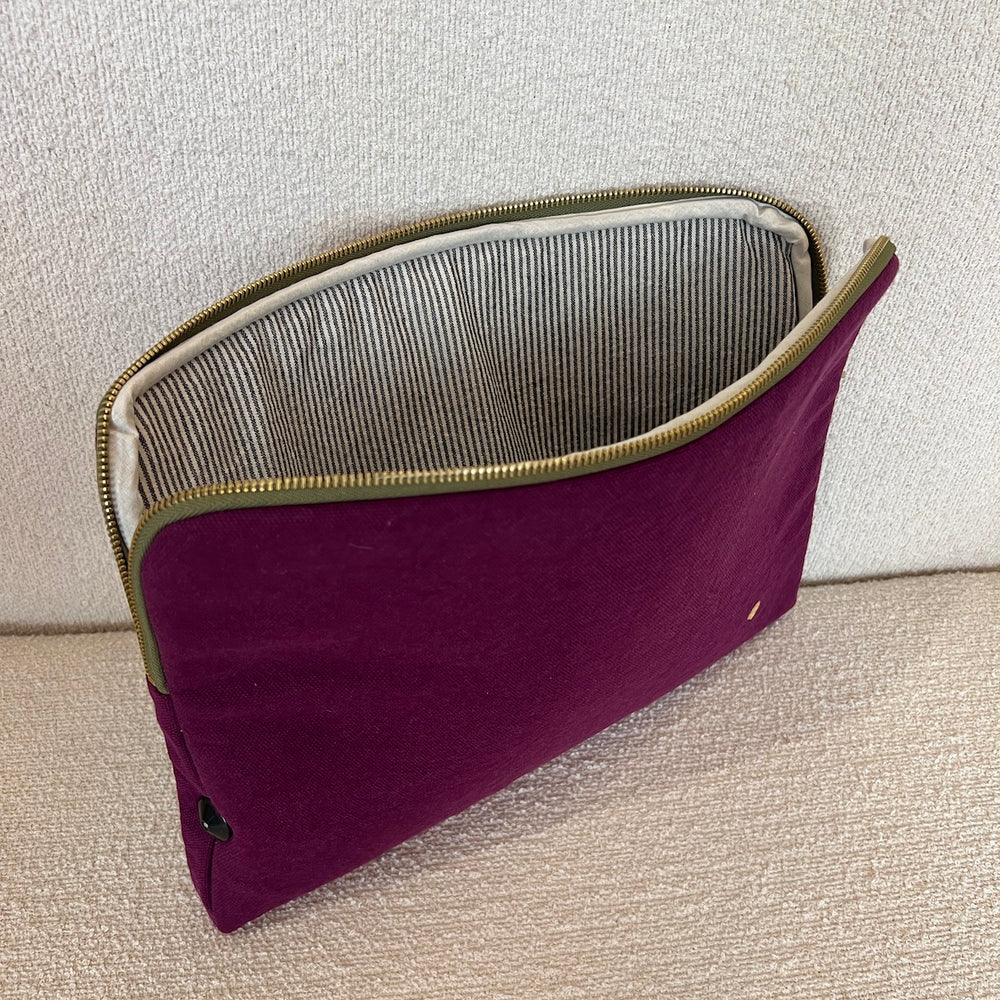 
                      
                        POCHETTE ORDINATEUR PURPLE RAIN
                      
                    