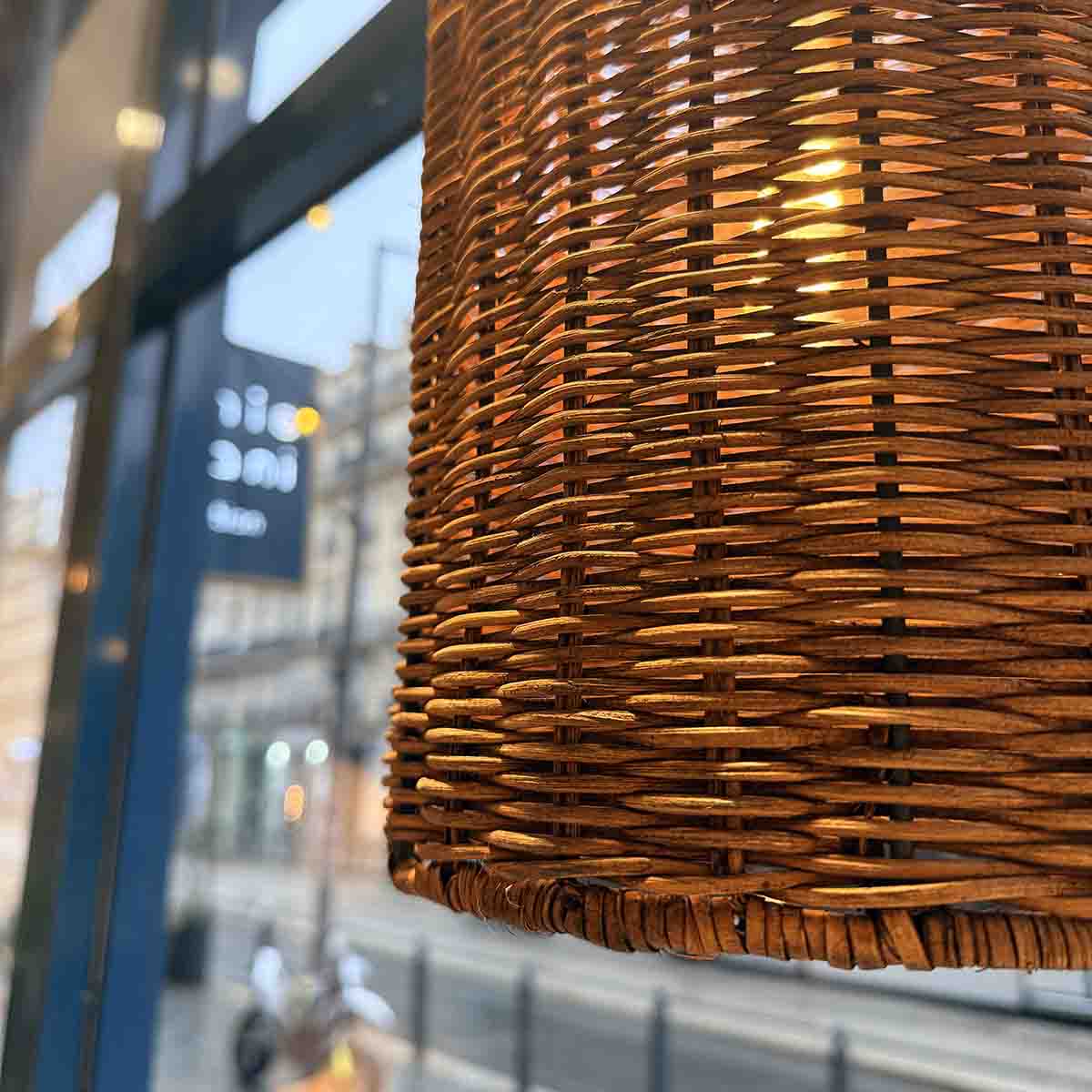 ABAT JOUR ROTIN MARRON