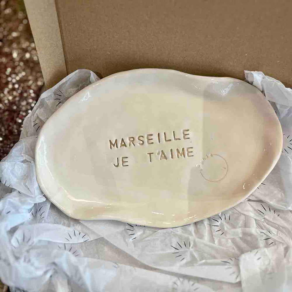 
                      
                        ASSIETTE DÉCORATIVE - MARSEILLE JE T'AIME
                      
                    