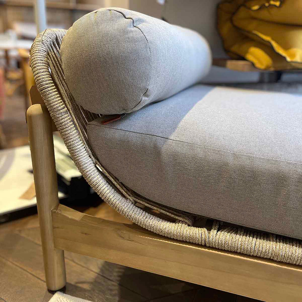 
                      
                        BANQUETTE ACACIA
                      
                    