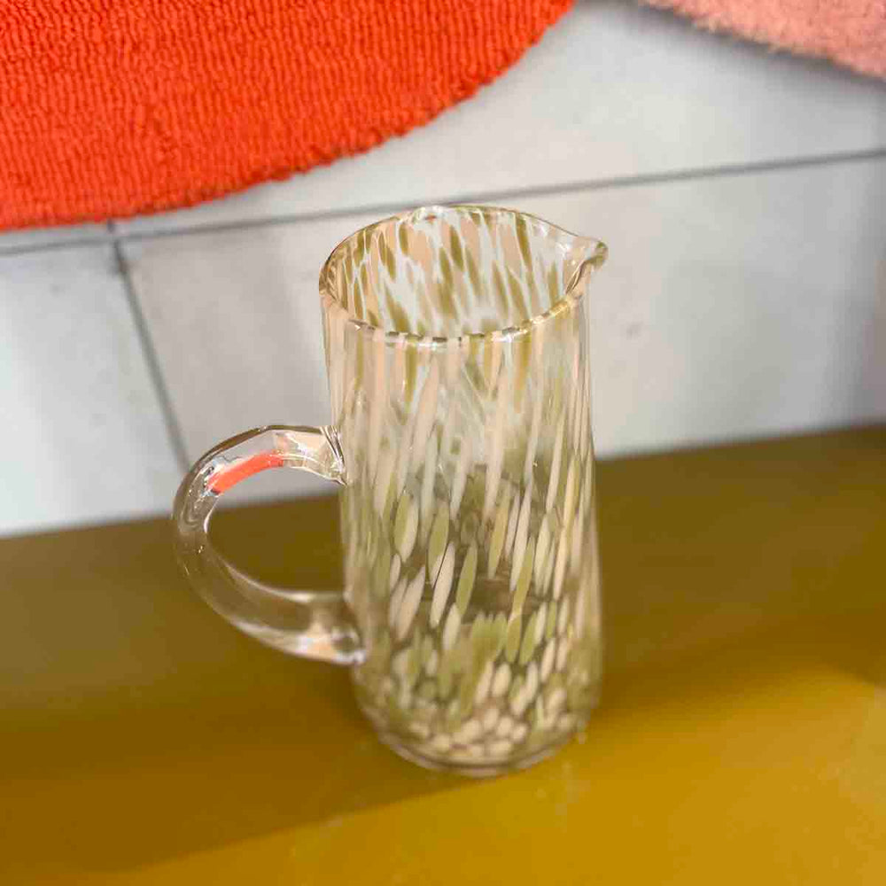 
                      
                        CARAFE MOUCHETÉE
                      
                    