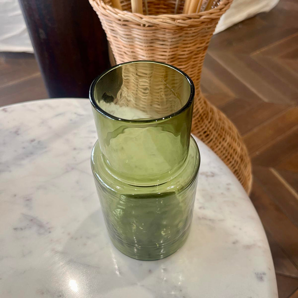 
                      
                        CARAFE TUBE OLIVE
                      
                    