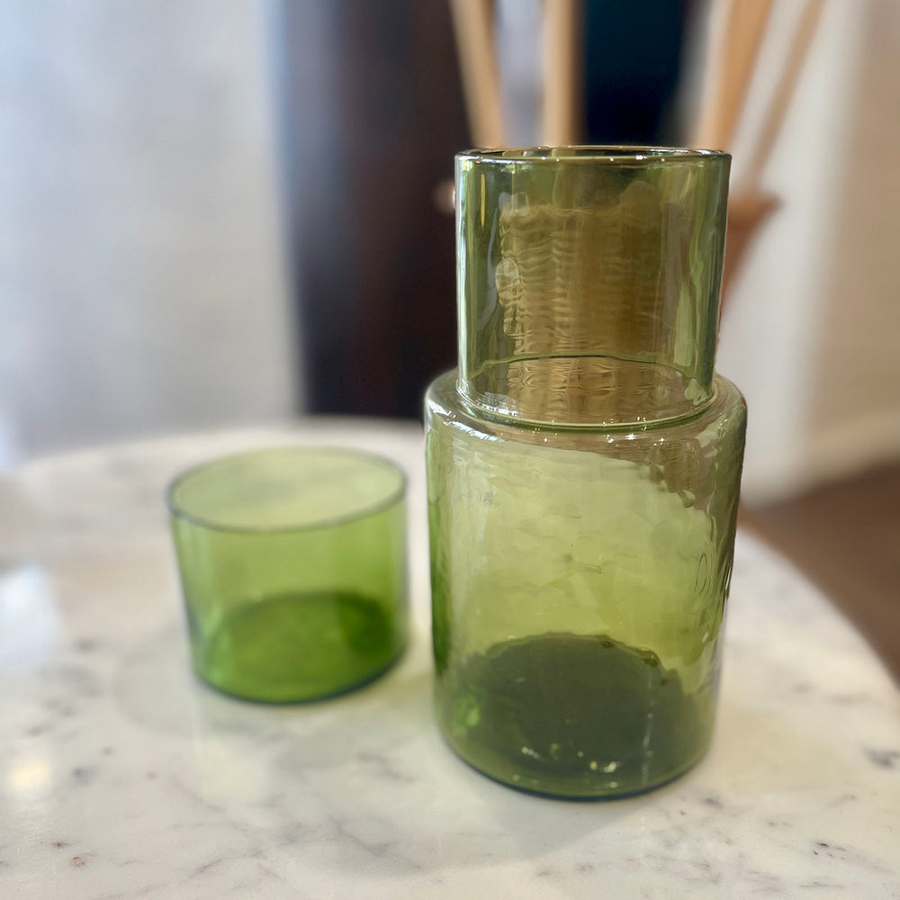 
                      
                        CARAFE TUBE OLIVE
                      
                    