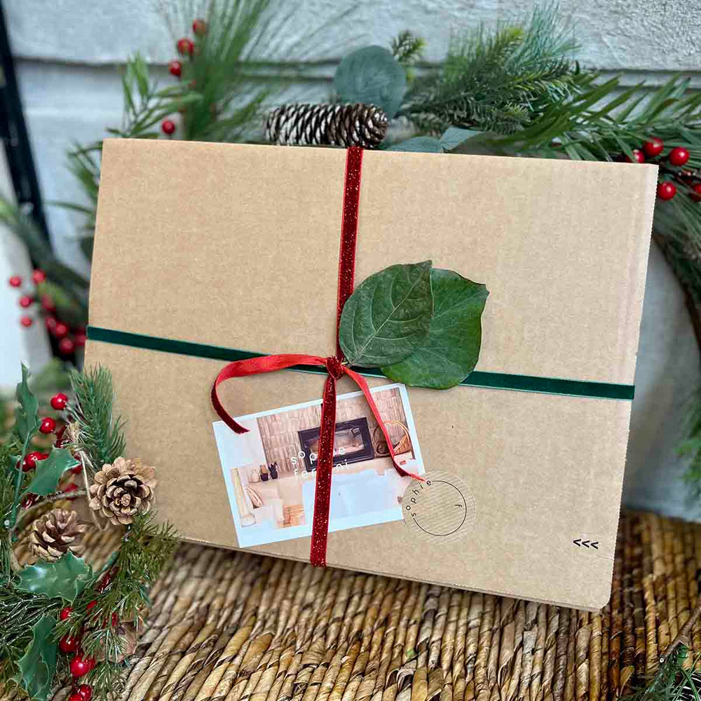 
                      
                        COFFRET "LES YEUX FERMÉS"
                      
                    