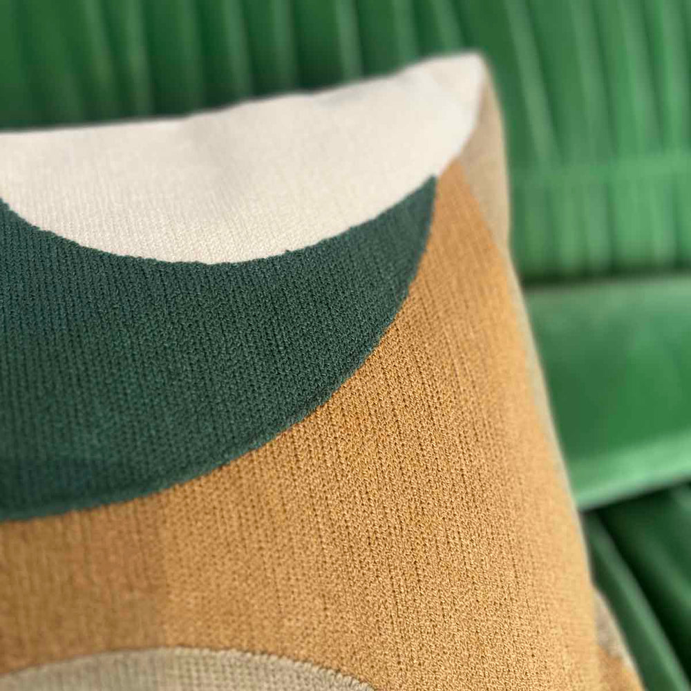
                      
                        COUSSIN BRODERIE
                      
                    