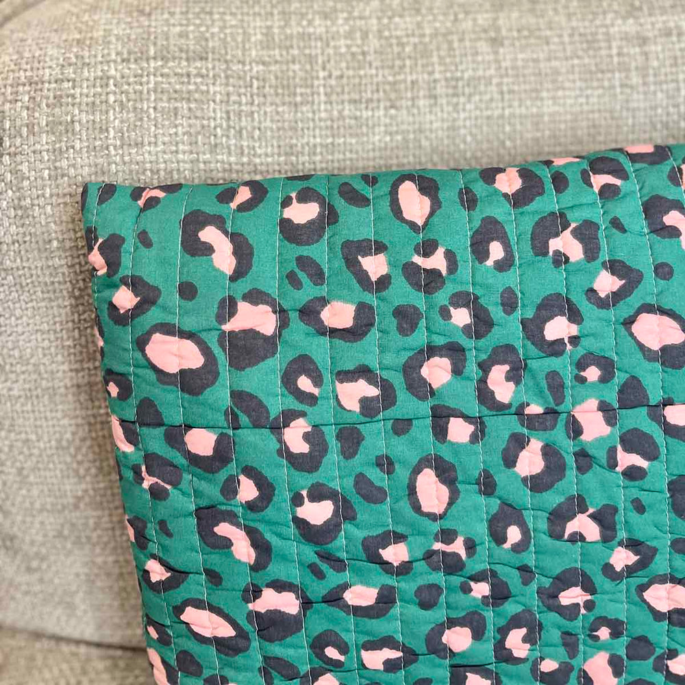 
                      
                        COUSSIN LÉOPARD
                      
                    