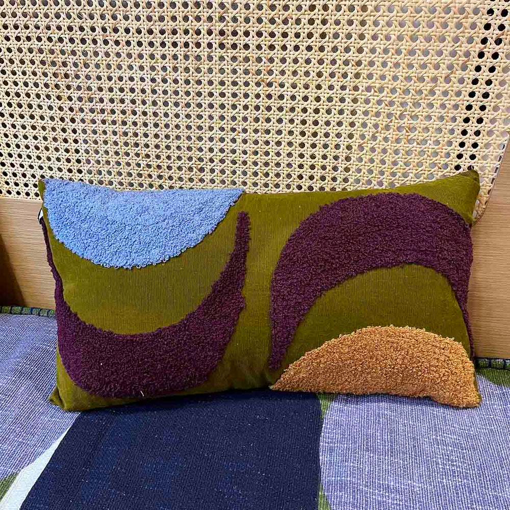 
                      
                        COUSSIN MADONE
                      
                    