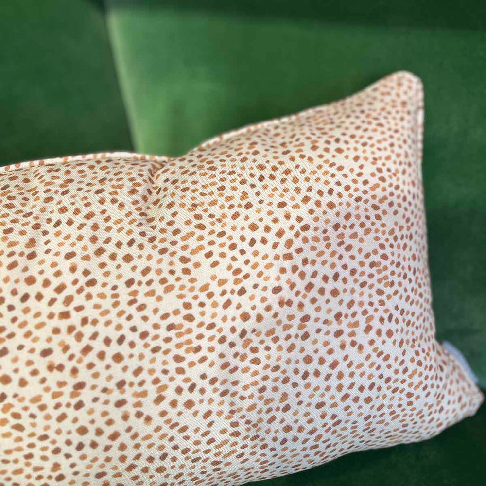 
                      
                        COUSSIN TACHETÉ
                      
                    