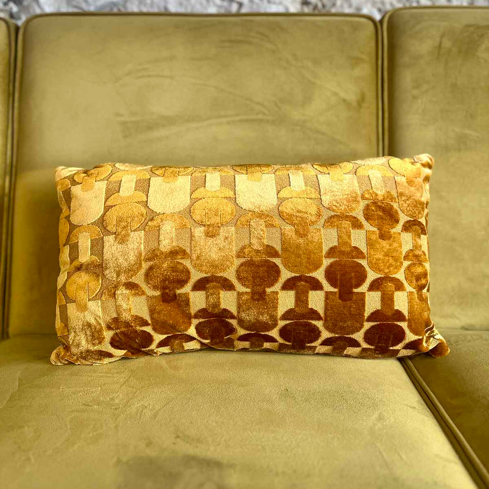 
                      
                        COUSSIN MORDORÉ
                      
                    