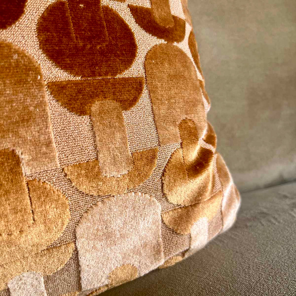 
                      
                        COUSSIN MORDORÉ
                      
                    