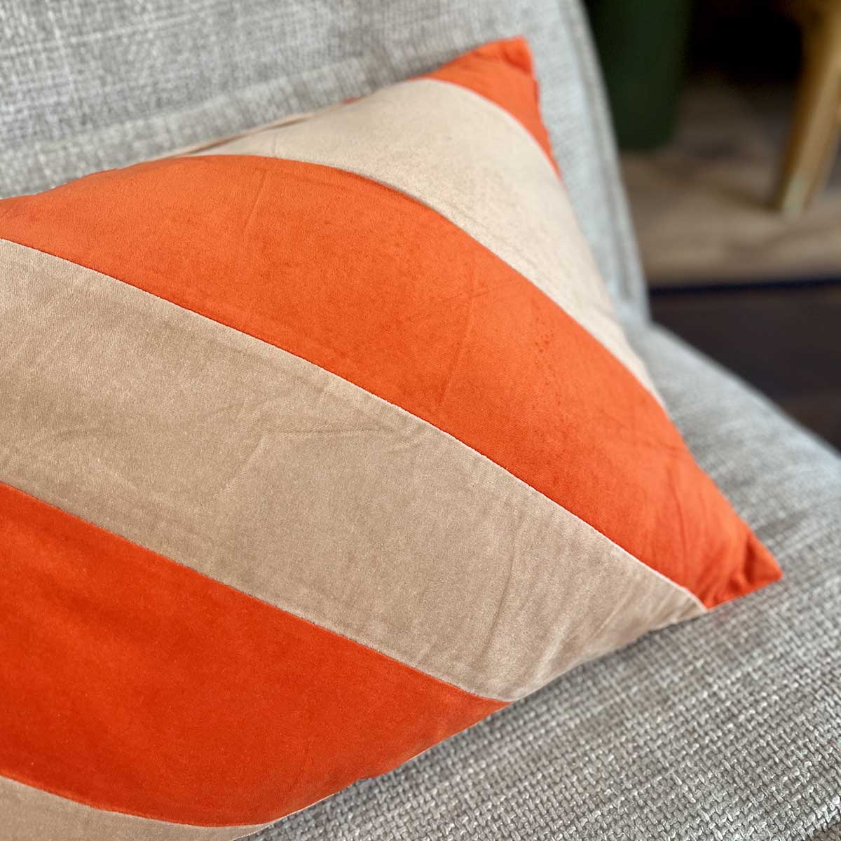 COUSSIN RAYURES ROUGE