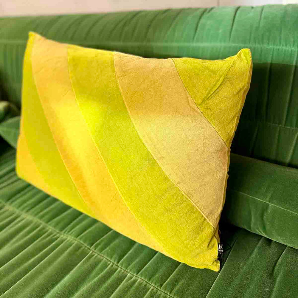 
                      
                        COUSSIN RAYURES VERT
                      
                    