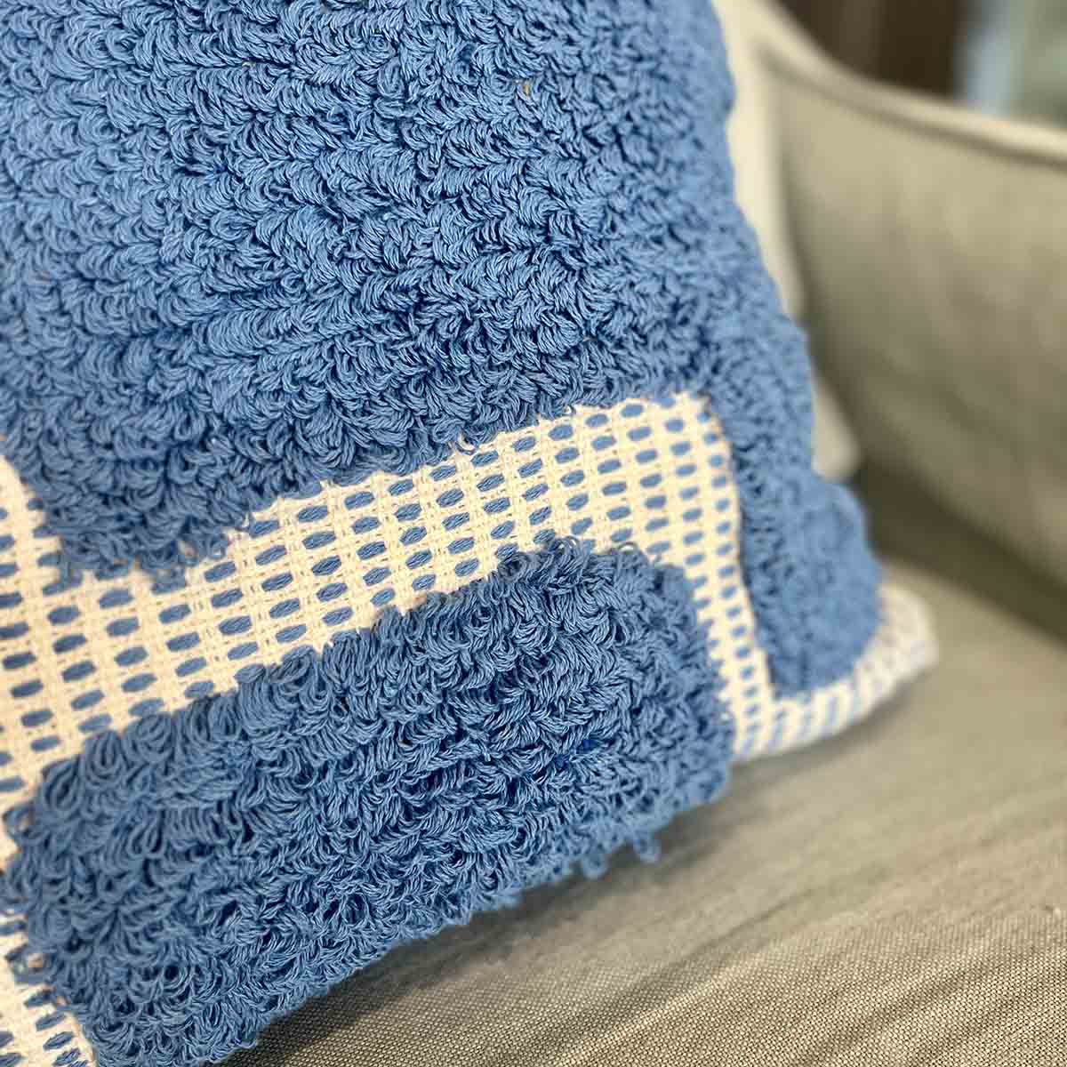 COUSSIN TUFTÉ