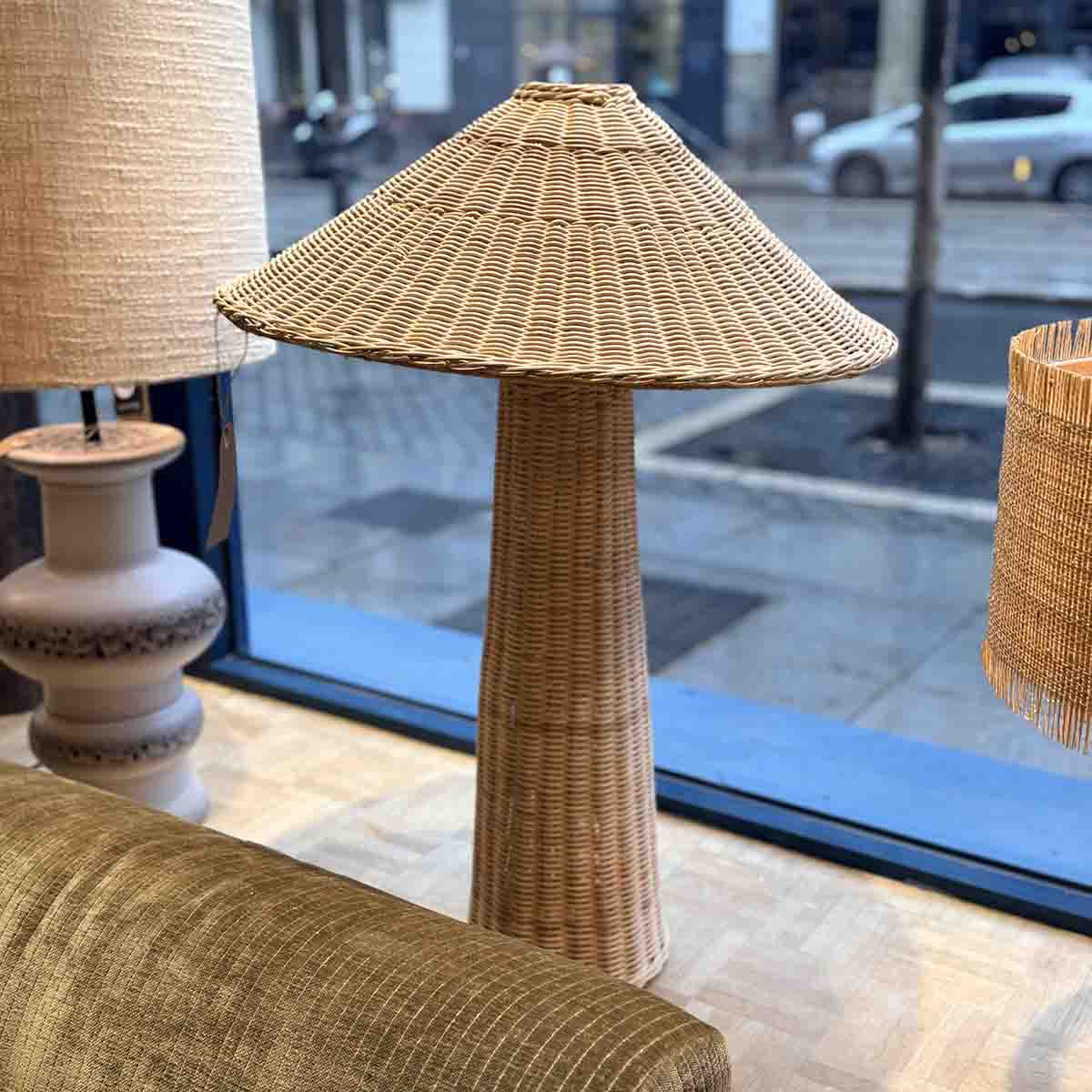 LAMPE À POSER ROTIN