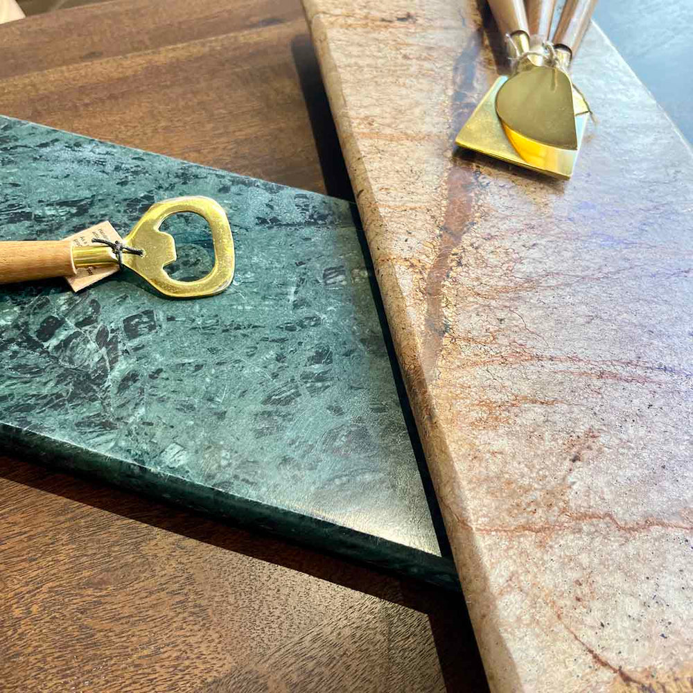 
                      
                        LONGUE PLANCHE EN MARBRE
                      
                    