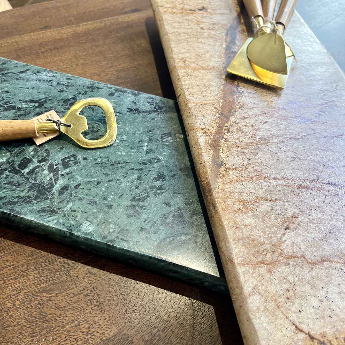 LONGUE PLANCHE EN MARBRE