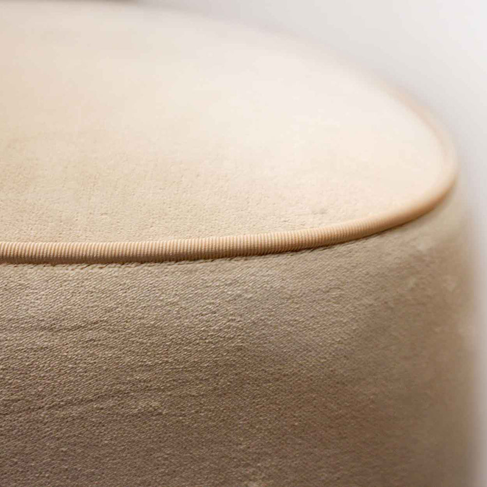 
                      
                        POUF VELOURS
                      
                    