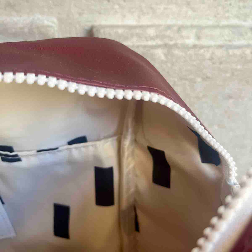 
                      
                        GRAND SAC A DOS
                      
                    