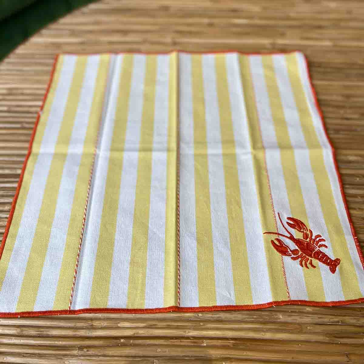 LOT 2 SERVIETTES DE TABLE BRODERIE HOMARD