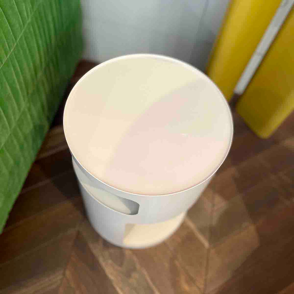 
                      
                        TABLE D'APPOINT BLANCHE
                      
                    