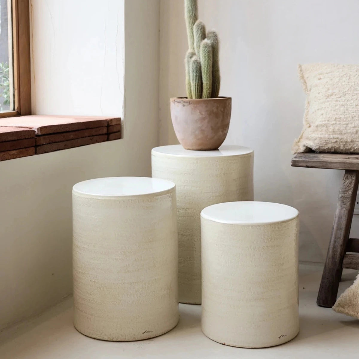 TABLES D'APPOINT ROUCAS - CALCAIRE