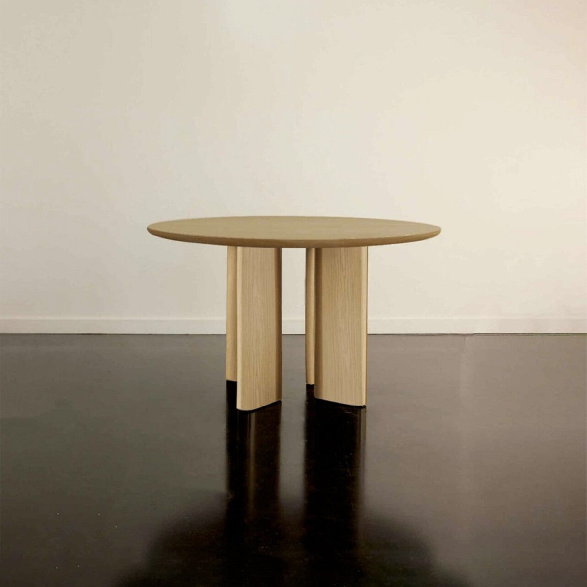 TABLE RONDE JOE - BOIS VERNIS