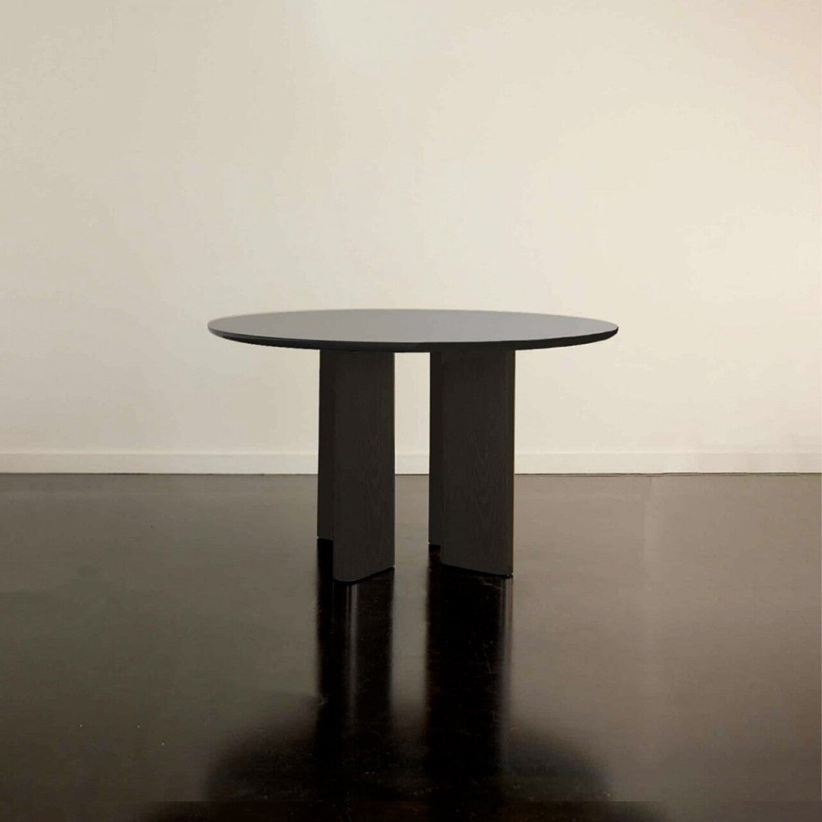 TABLE RONDE JOE - BOIS VERNIS