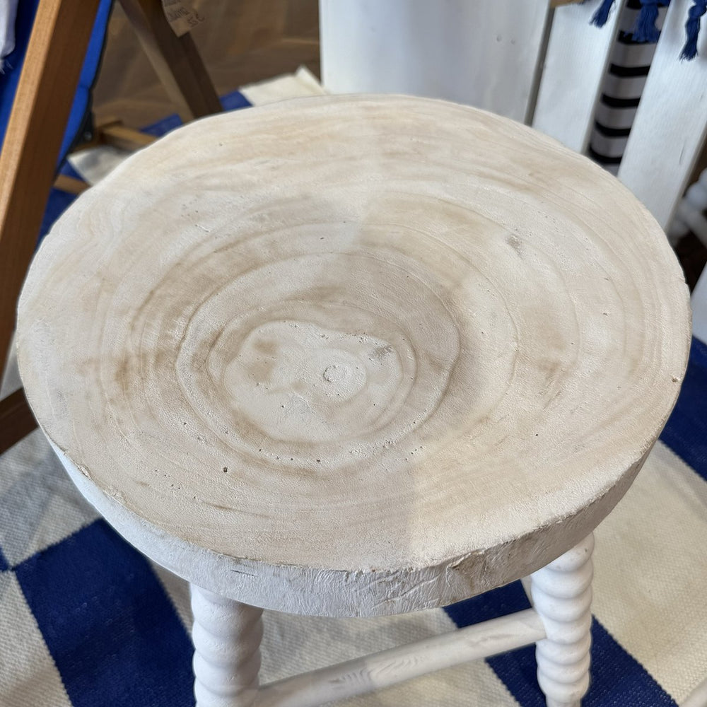 
                      
                        TABOURET EN BOIS
                      
                    