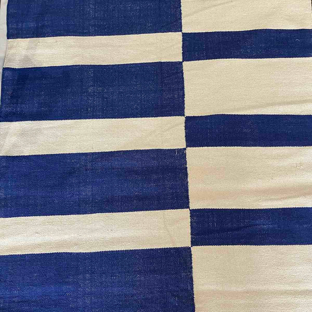 
                      
                        TAPIS BLEU & BLANC
                      
                    