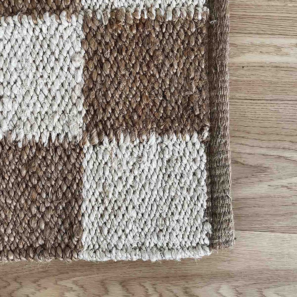 
                      
                        TAPIS DAMIER
                      
                    