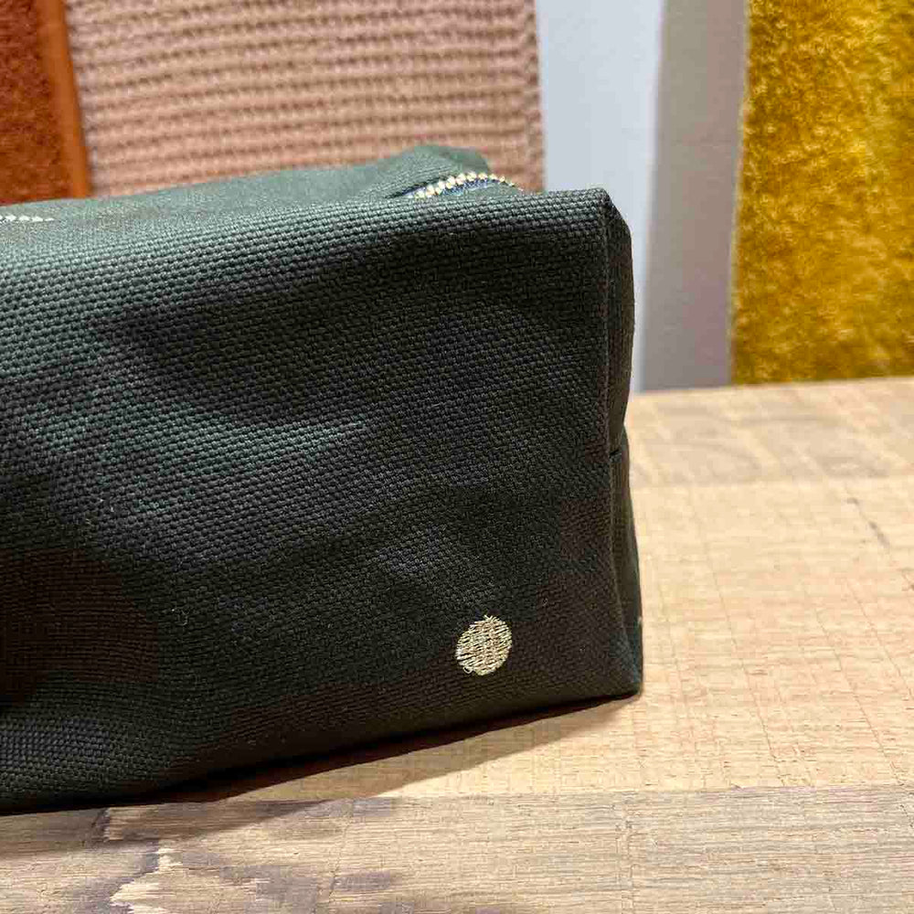 
                      
                        TROUSSE IONA KALE
                      
                    