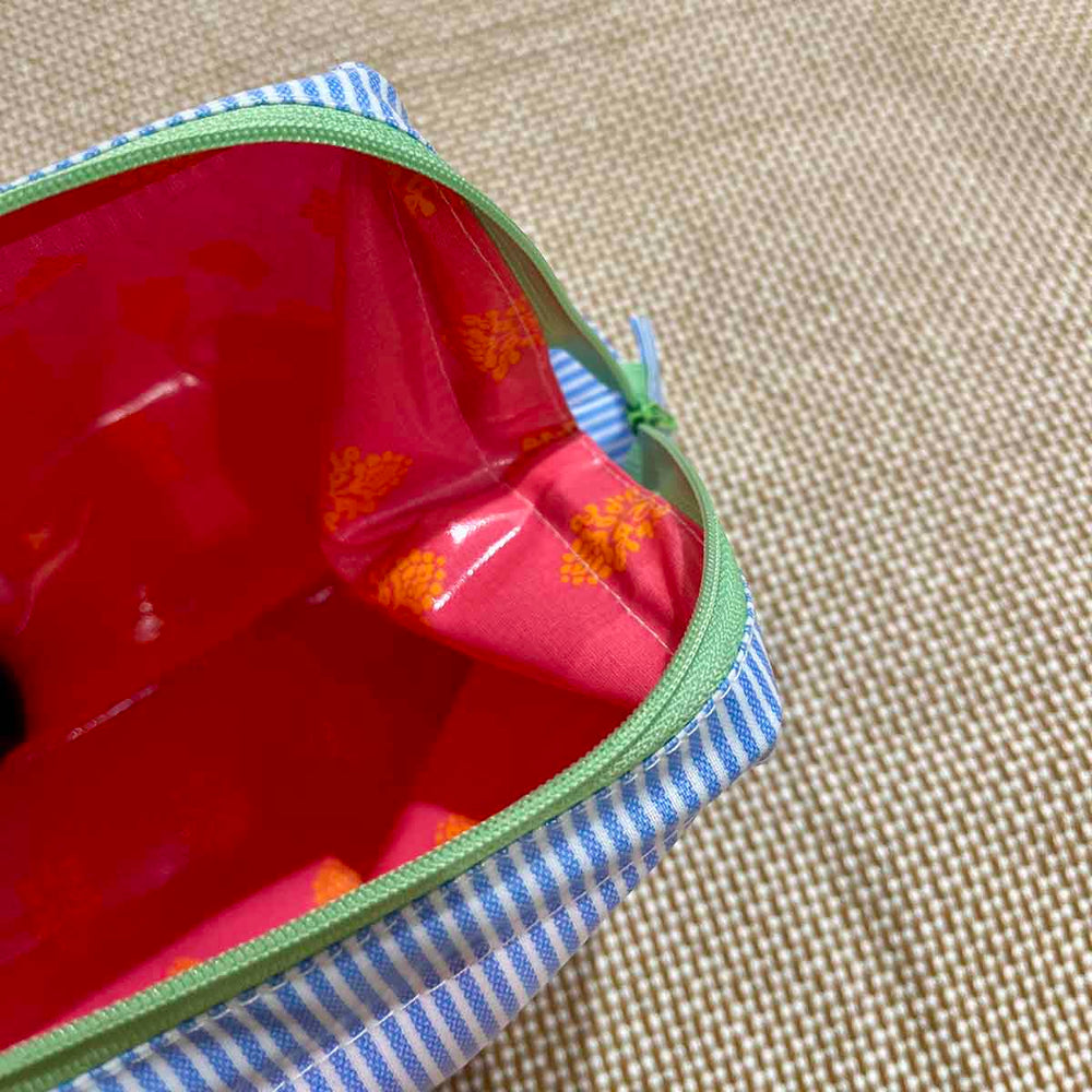 
                      
                        TROUSSE ENDUITE - RAYURES BLEU
                      
                    