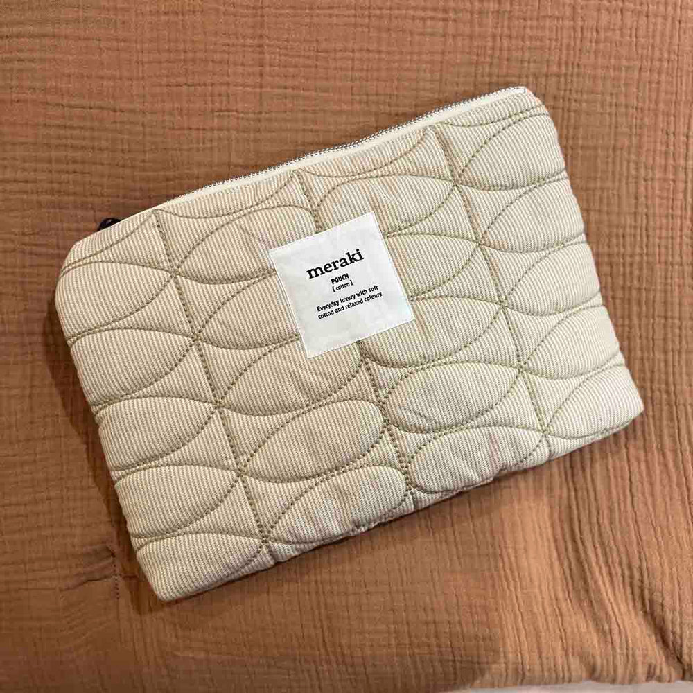 
                      
                        TROUSSE MATELASSÉE
                      
                    