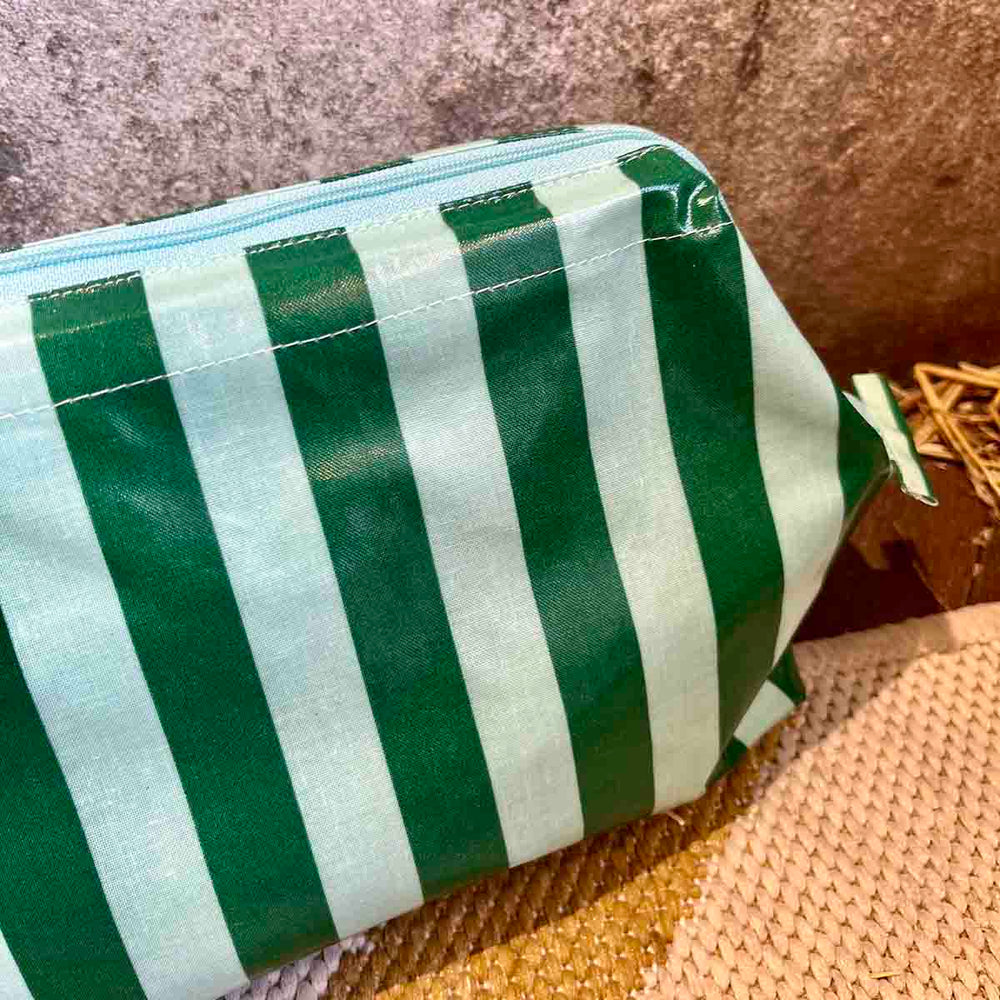 
                      
                        TROUSSE ENDUITE - RAYURES VERTE
                      
                    