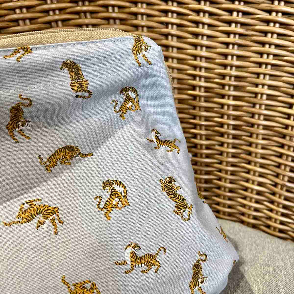 
                      
                        TROUSSE ENDUITE - TIGRE
                      
                    