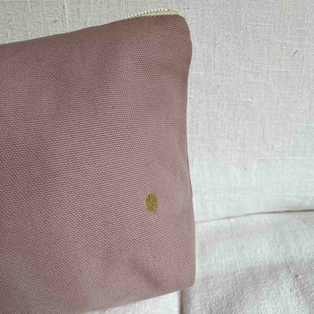 
                      
                        TROUSSE POIVRE ROSE
                      
                    