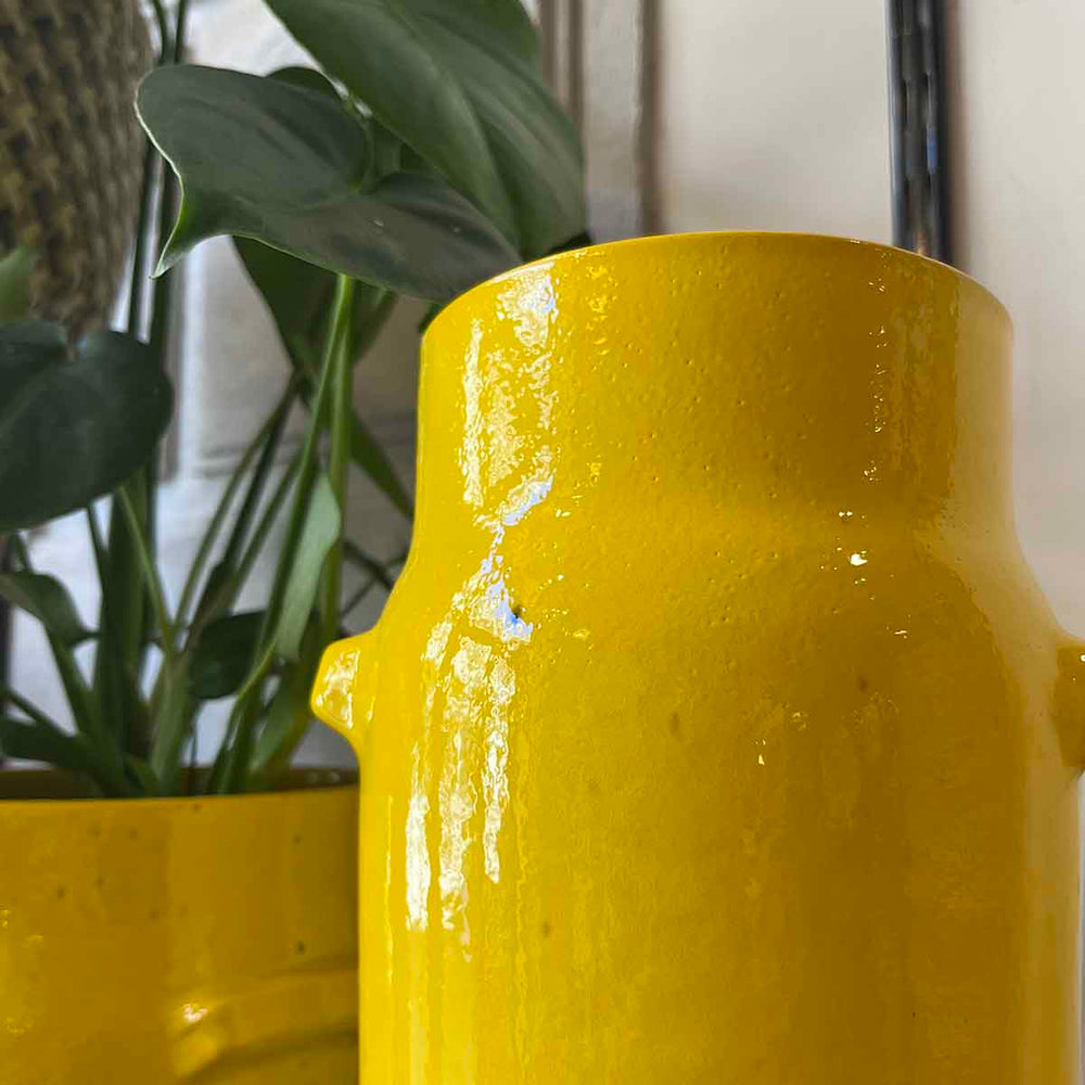 
                      
                        CACHE POT JARS JAUNE
                      
                    